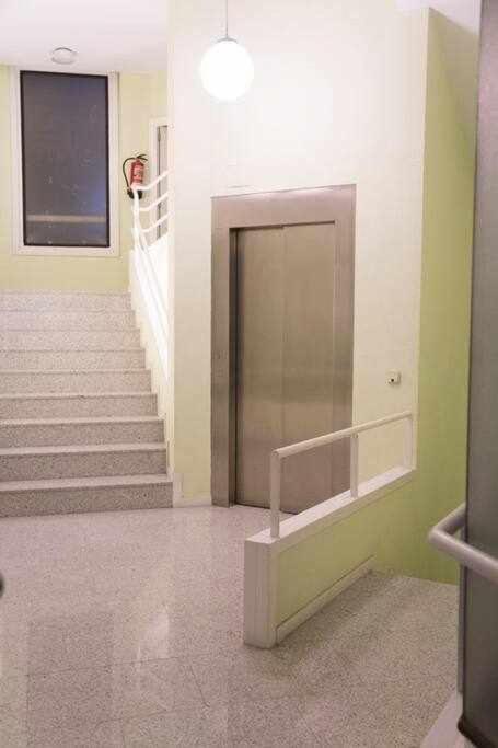 Un Elegante Piso Para Descubrir Madrid Exterior photo