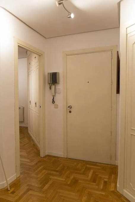 Un Elegante Piso Para Descubrir Madrid Exterior photo